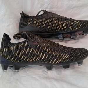 Umbro Black and Gold Athletic Soccer Shoes
